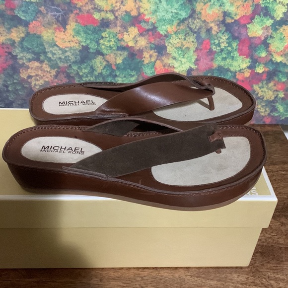 MICHAEL KORS MARIN THONG SANDAL SIZE. 7 BROWN NWB - Picture 3 of 11